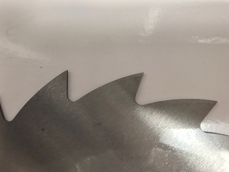 Пильное полотно из нержавеющей стали для нарезки говяжьих и бараньих ребрышек.