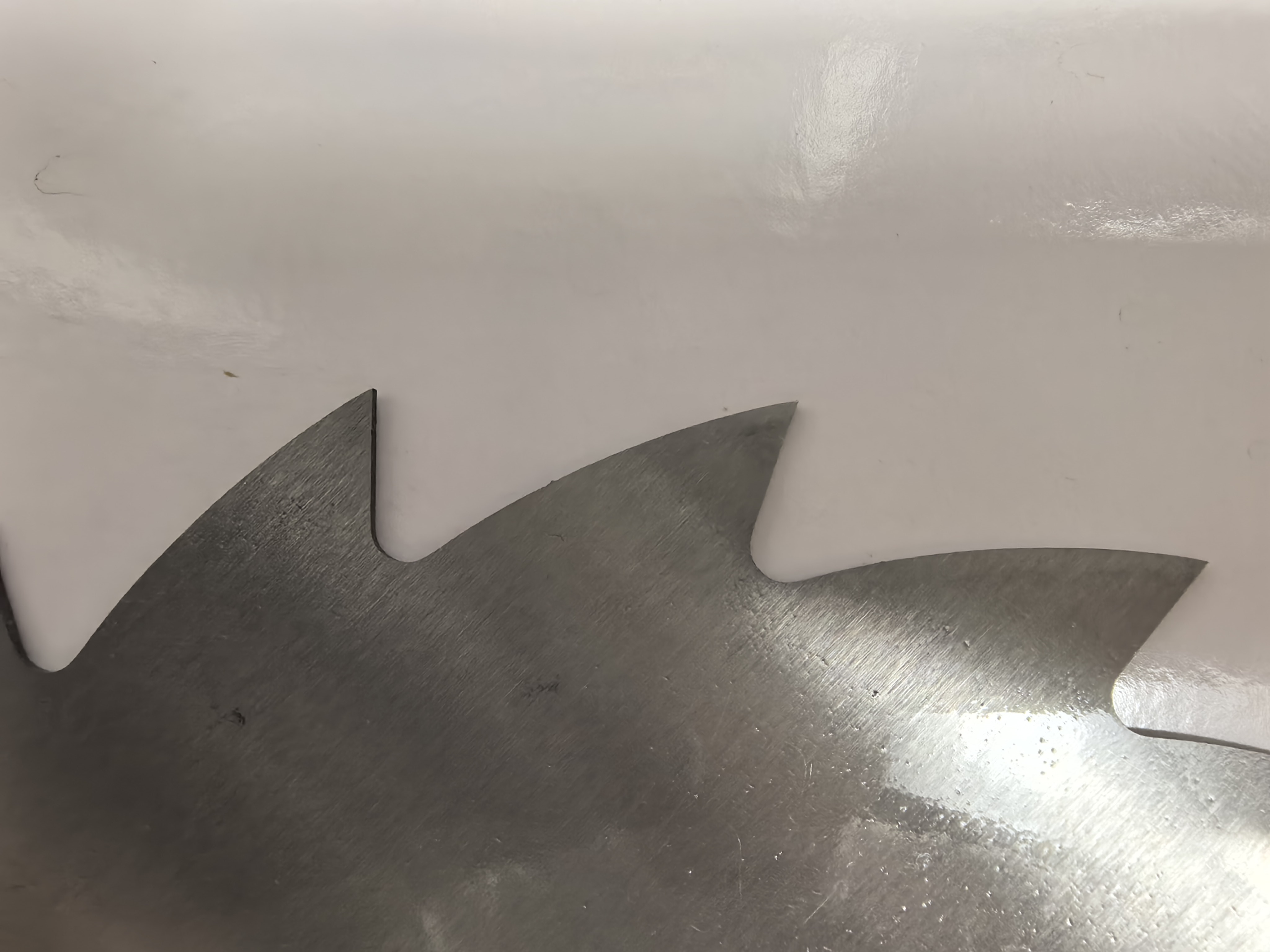 Пильное полотно из нержавеющей стали для нарезки говяжьих и бараньих ребрышек.